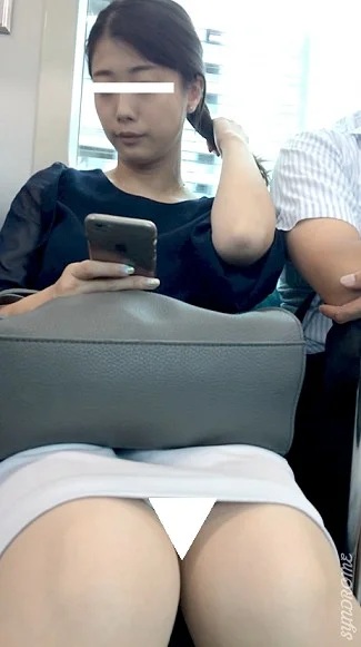 (電車対面）(顔出し）ご尊顔だけでも十分…お仕事でお疲れなご様子…ぽーっとしちゃう…恍惚な表情を浮かべ続けちゃうOL奥さまを観察-2