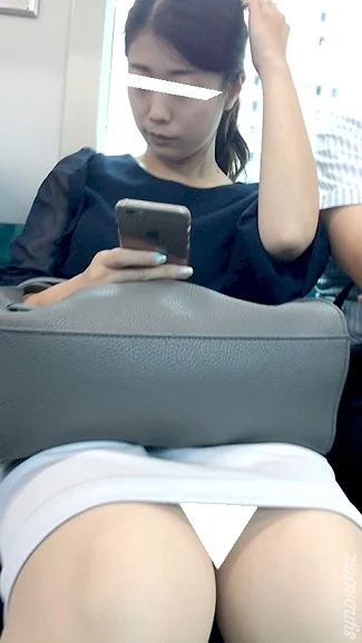 (電車対面）(顔出し）ご尊顔だけでも十分…お仕事でお疲れなご様子…ぽーっとしちゃう…恍惚な表情を浮かべ続けちゃうOL奥さまを観察-5