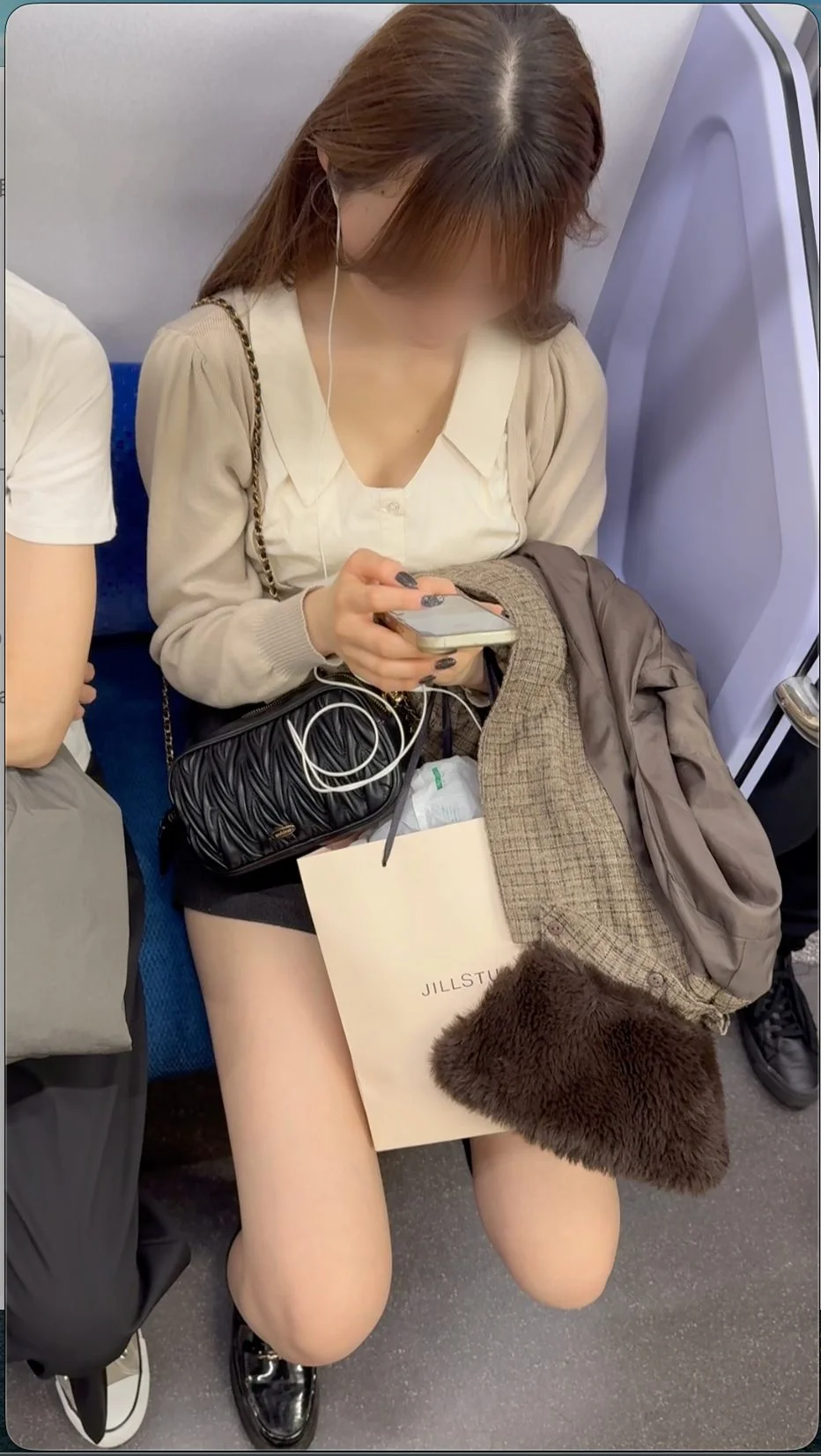 【再販】S級都会のOLお姉さん美女を真上からの生脚