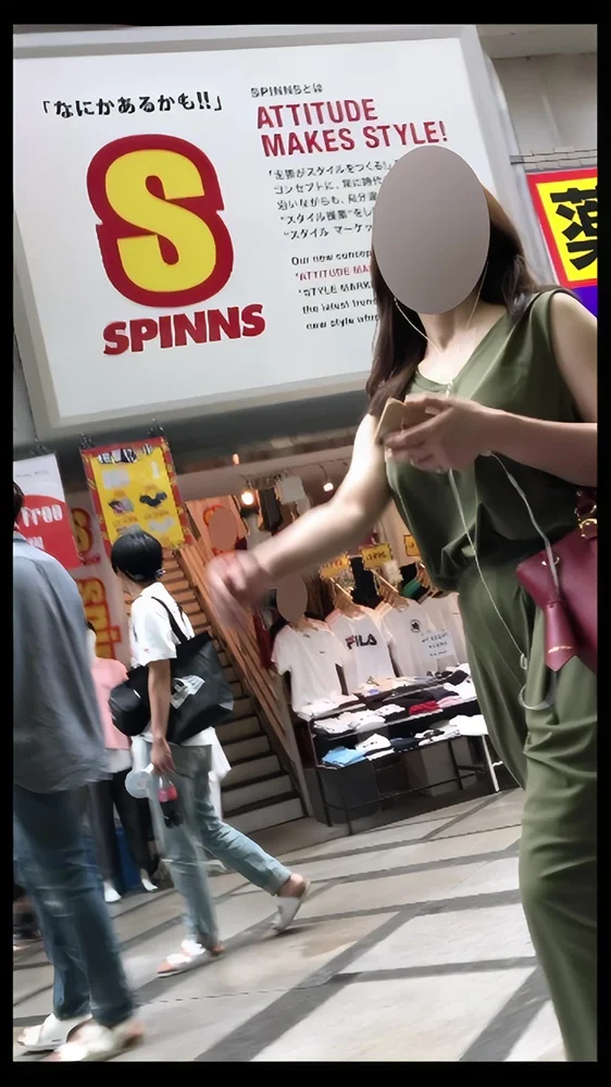 【再販】215尻肉が暴れるTバックお姉さんとアマゾネス巨乳お姉さん-2