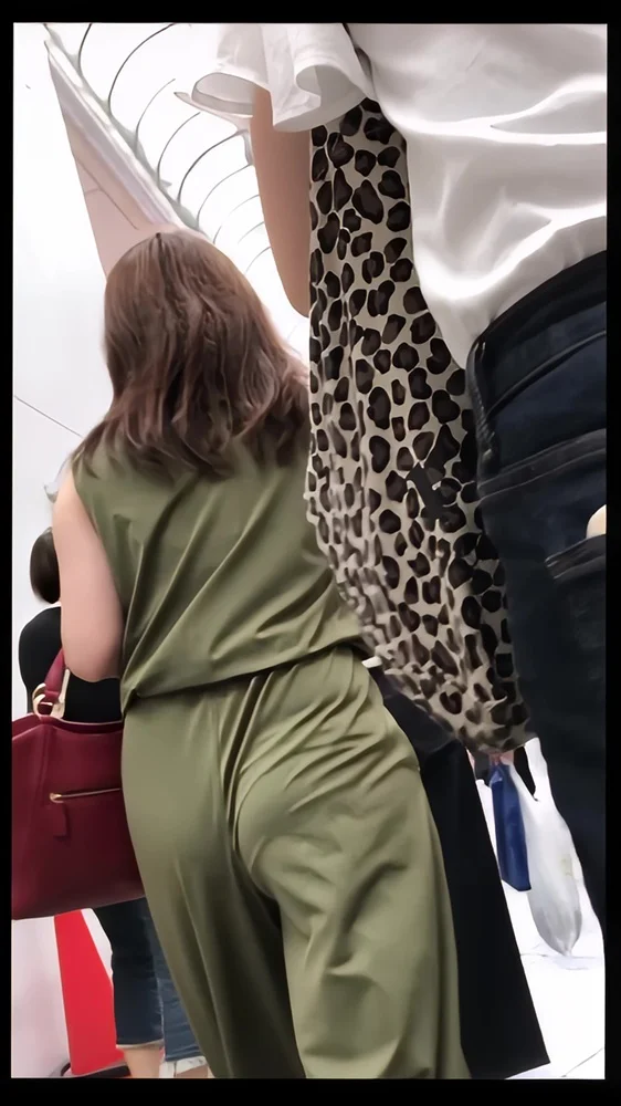 【再販】215尻肉が暴れるTバックお姉さんとアマゾネス巨乳お姉さん-3