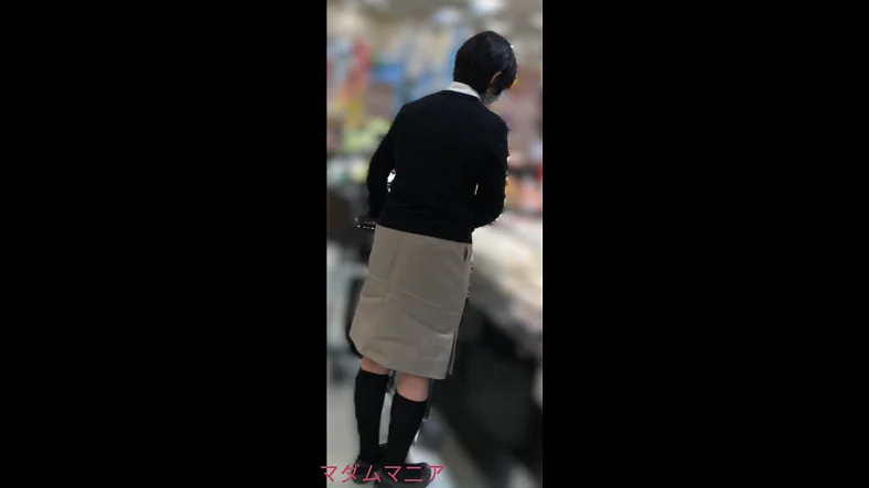 制服OLのスカートの中46～エロ過ぎるレース＆食い込みパンティーにあなたは耐えられるか～-6