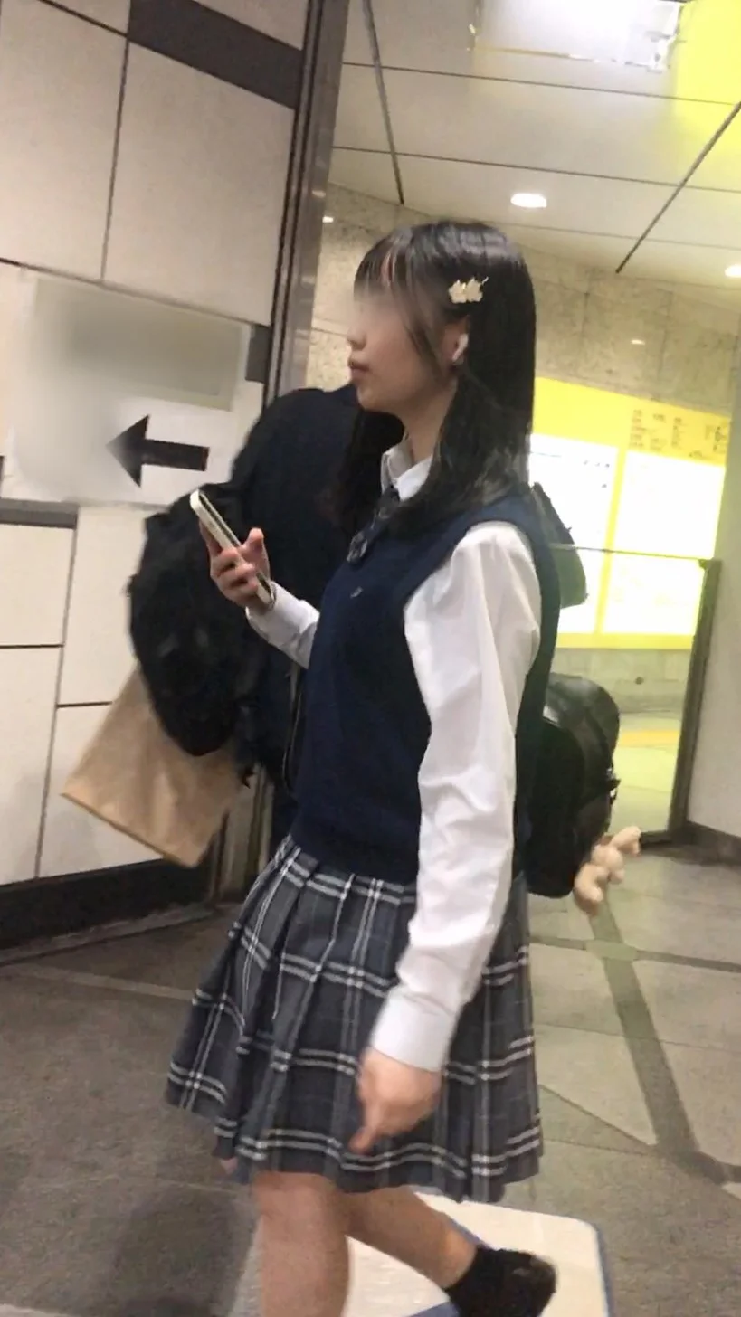 【放課後の眺め161】あどけなさが残る真面目ＪＫを電車内で観察！