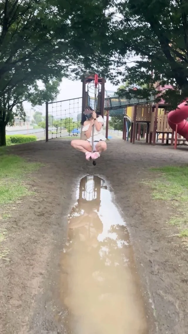 ツインテール【綿パン高学年女子】公園で無邪気に遊ぶノーブラデニムミニスカ女子-2