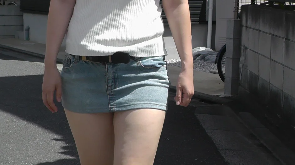 超ミニスカパンチラ　サラちゃん１ 前から太ももおパンツこんにちは-4