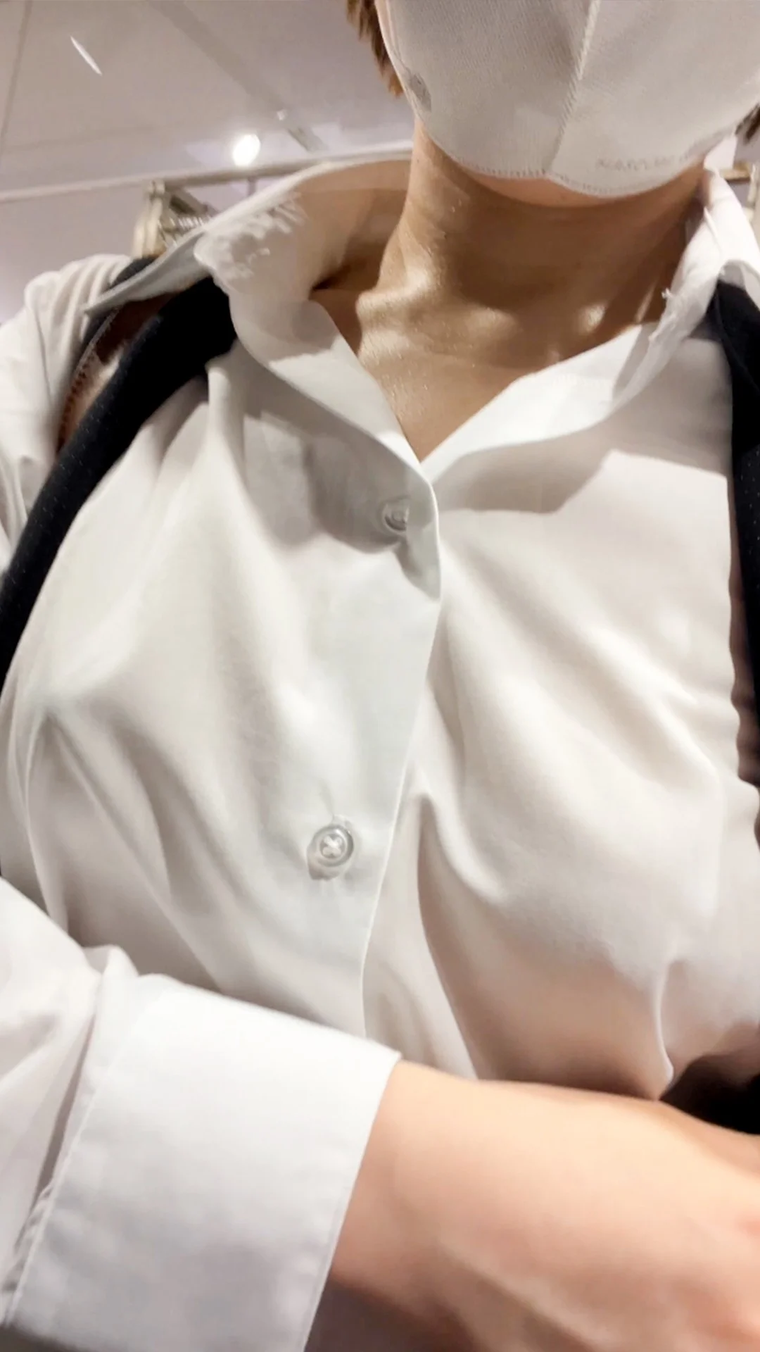 【自撮り露出オナ】某アパレル店でノーブラショッピング♡から…試着室で♡♡事務職OLゆきのちゃん(25)-2