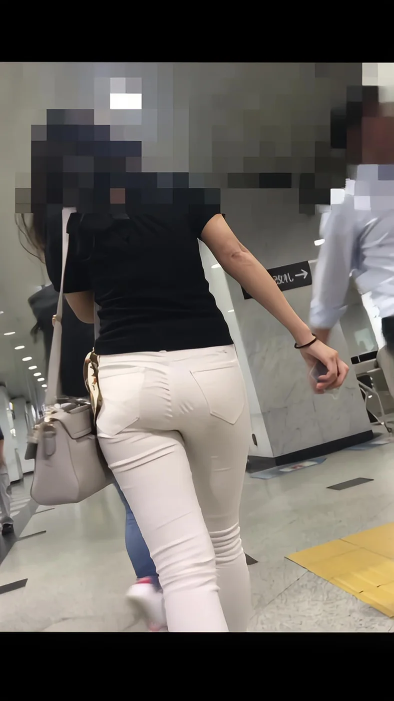 【再販】220腰回りがエロいパツパツ白パンギャル-2