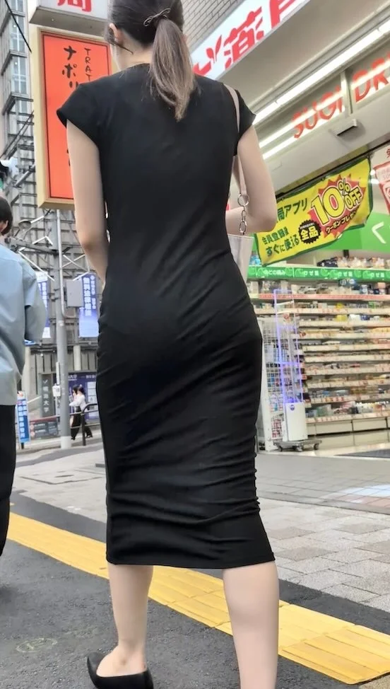 【581】黒のワンピースと白のロングタイスカOLさんの2編！-1