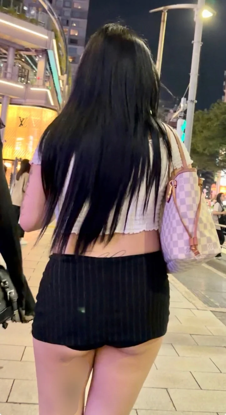 ヒップコレクションVol.117 下尻とパンティーが見えてしまってるミニスカのお姉さんとピタッと美尻のショーパンお姉さん