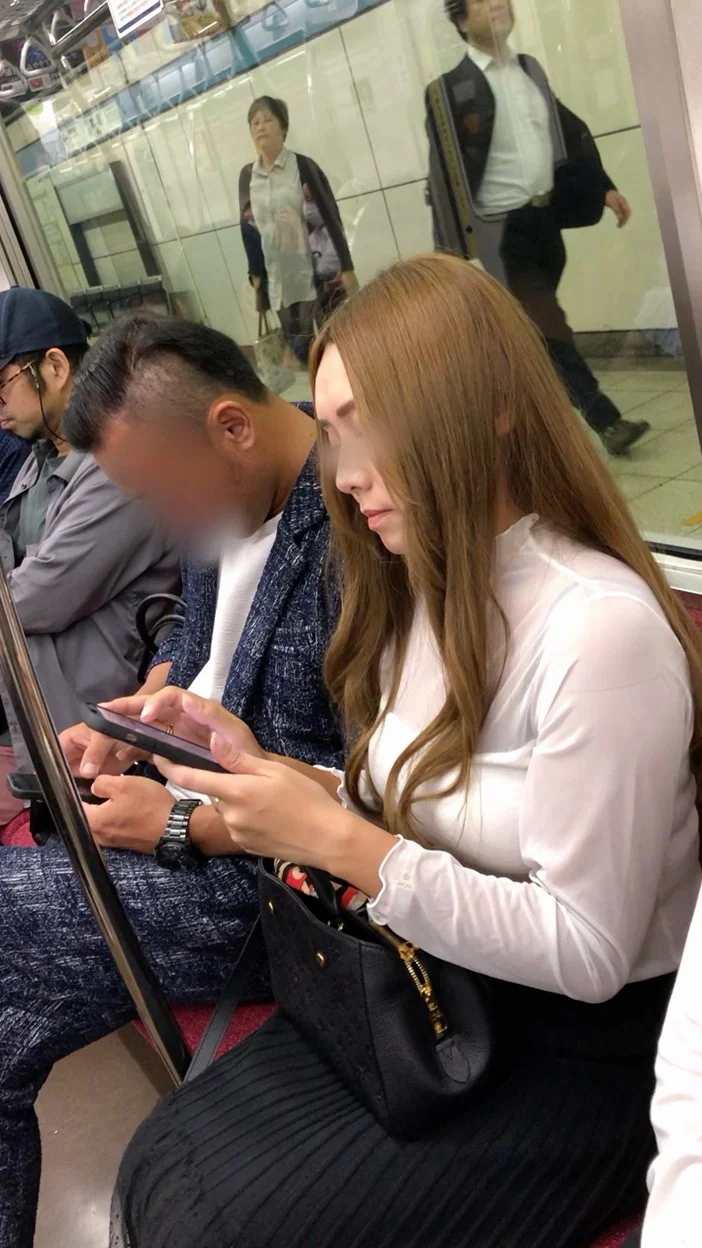 【上からの眺め80】〇区女子系のセクシーなお姉さんの巨乳を上から観察！-2