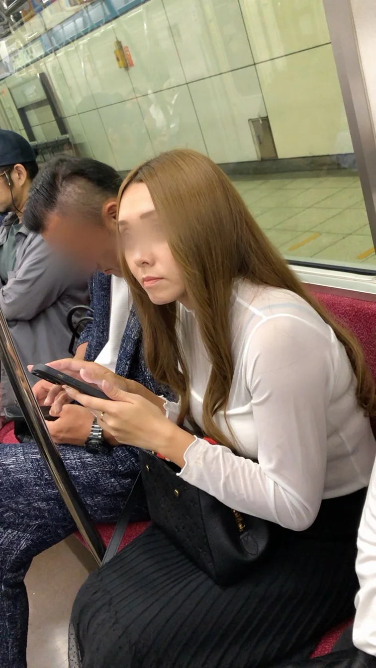 【上からの眺め80】〇区女子系のセクシーなお姉さんの巨乳を上から観察！-3