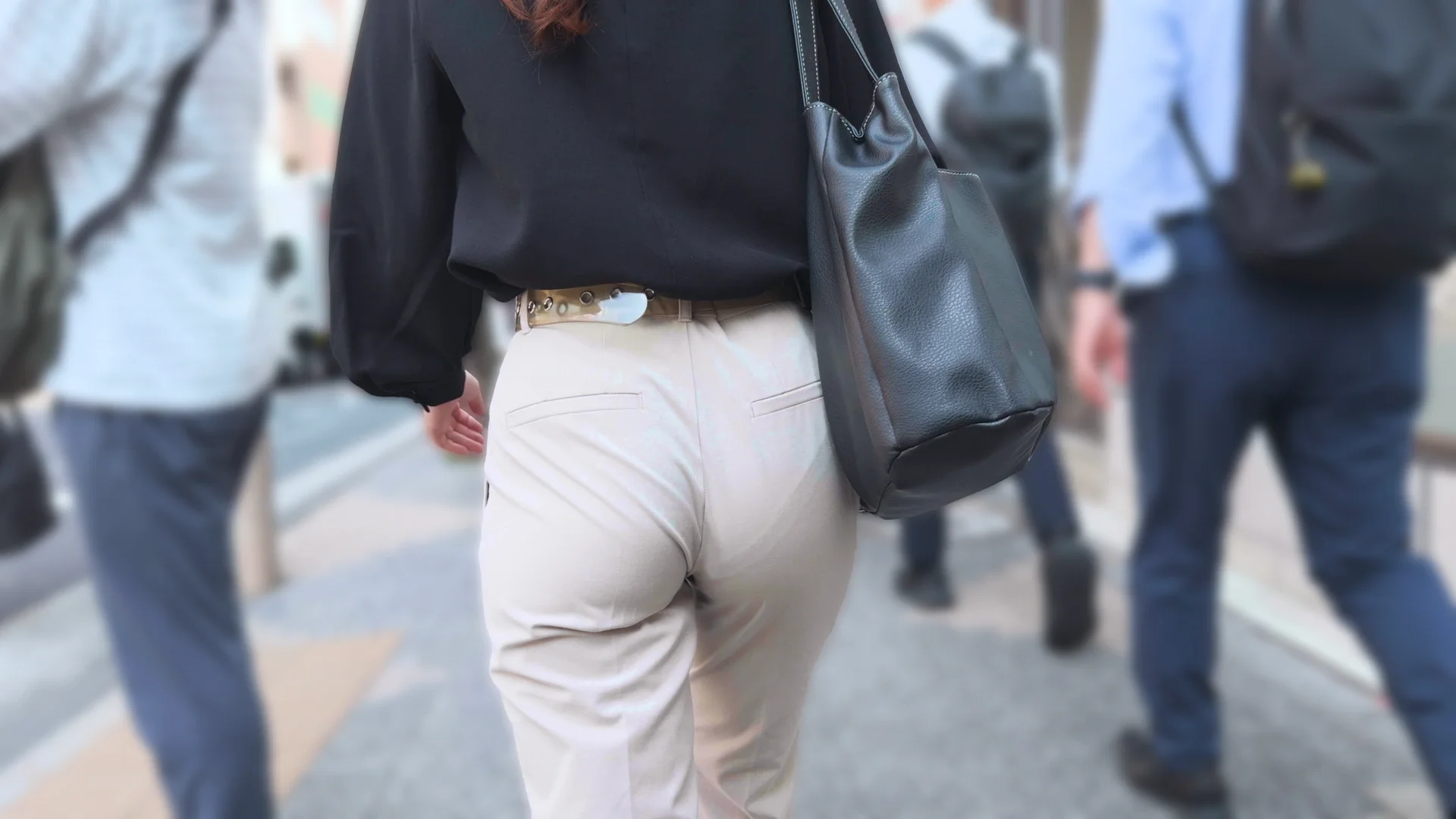 歩行記録0375「清楚感あふれる白スラックスにPラインの誘惑」(全2名)-5