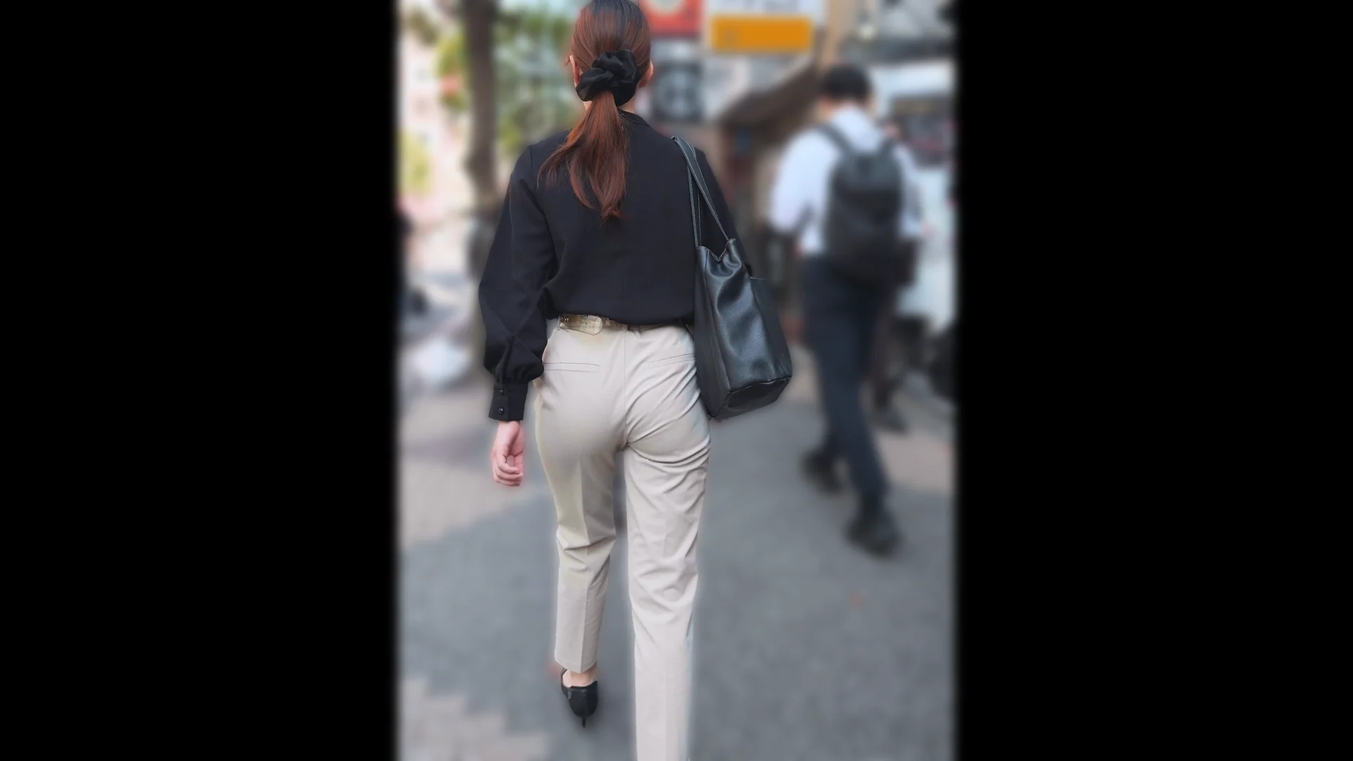 歩行記録0375「清楚感あふれる白スラックスにPラインの誘惑」(全2名)-6
