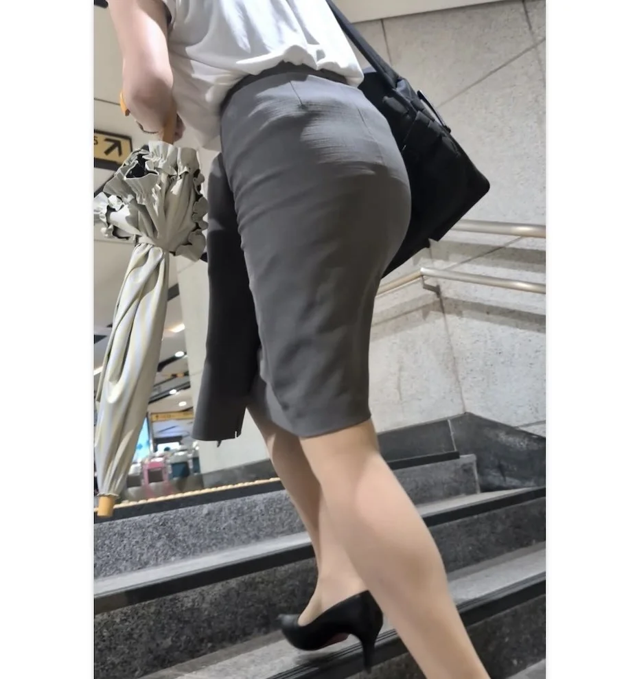 【582】高身長かつスタイルレベル高OLさん、グレーのタイトスカートが眩しい！