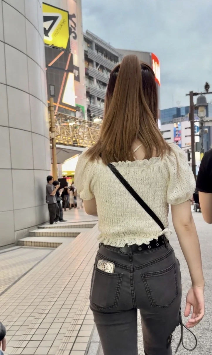 デニム女子コレクションVol.192 グレーデニムのスレンダー美脚のお姉さん３選！-2
