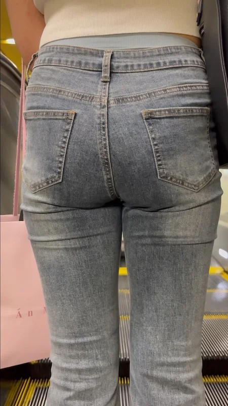 【再販】《４K・高画質》 No.1585「エッ、いいの！？水色パンティーが豪快にハミ出す美女セレブJD」