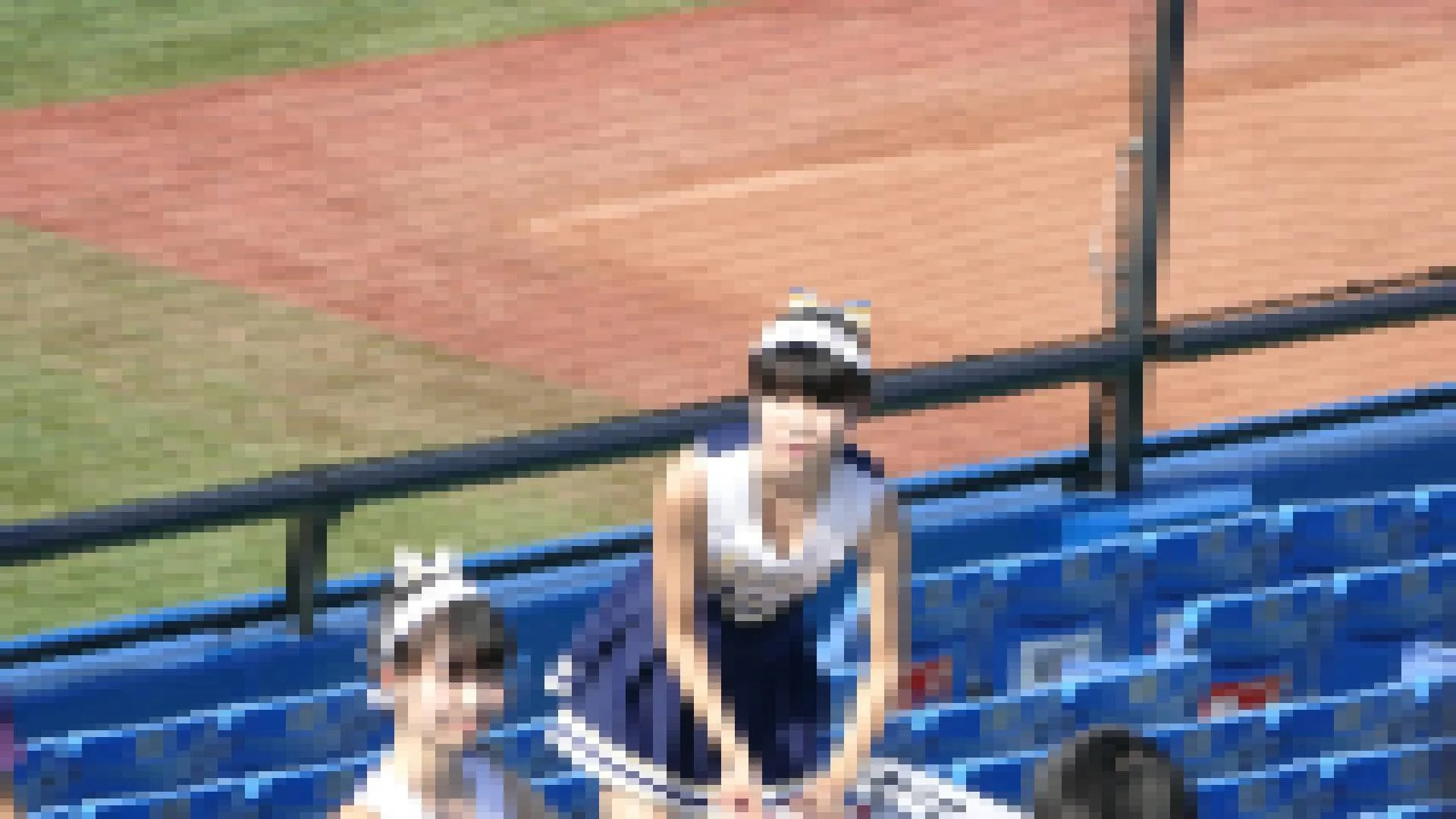 【再販】なにわガールズ1196【4K】ハミパンJDチア！　胸の谷間に白ブラチア！　スタジアムは大興奮！-2