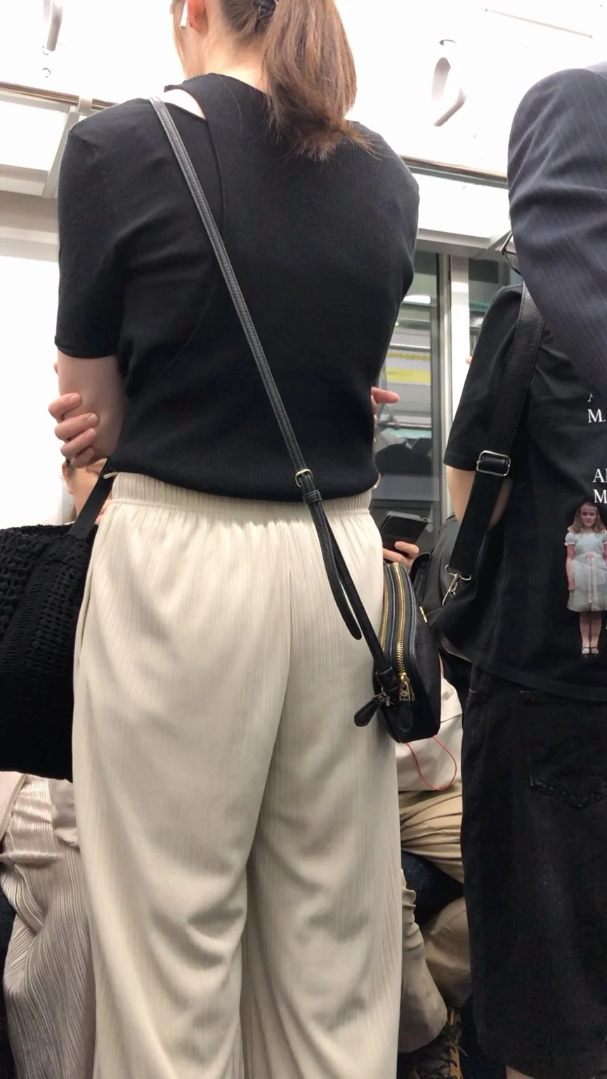 【後ろからの眺め30】長身スリムＯＬの引き締まったお尻をじっくりと観察！