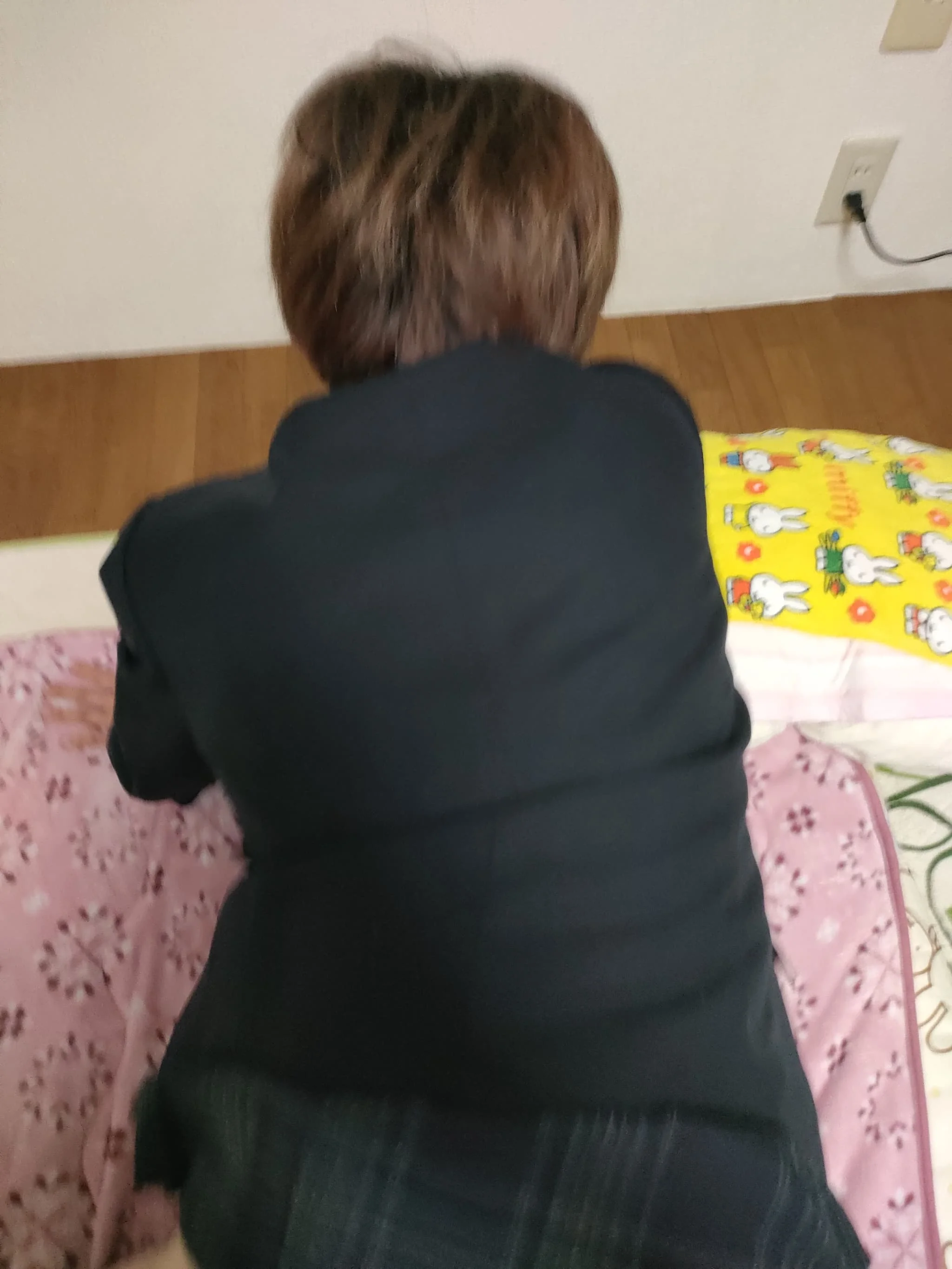 30秒動画 制服コスのショート美女をバックでガン突き！
