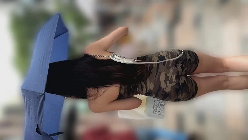 【再販】スゴイ子発見！迷彩柄のボディースーツ姿のギャルを凝視(/ω＼)