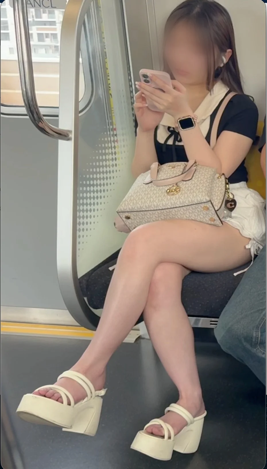 【再販】都会派お姉さんの白ミニスカ生脚組脚特化ムービー