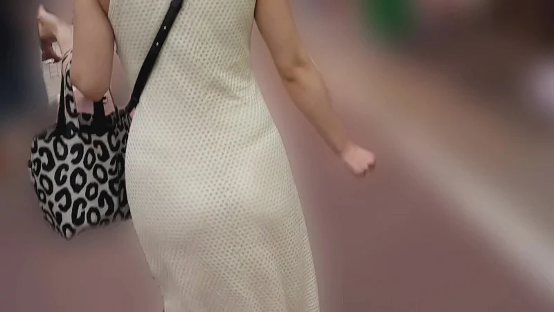 【再販】Tバック確定！透け感のあるニットパンツを着た金髪ギャルを凝視(/ω＼)