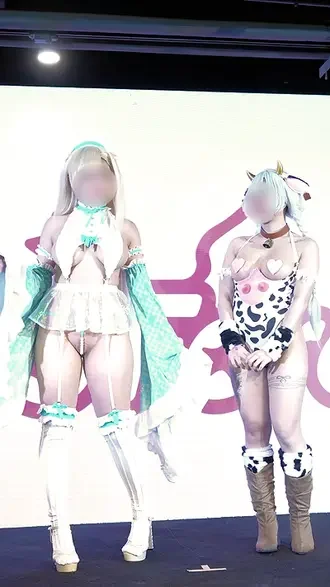 エロすぎコスプレイヤーが大集合イベント撮影会 (ブル●カ 一之●アスナ/牛柄ハイレグ水着 編)