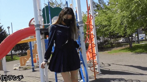 【再販】【美少女モデル】デートしながら制服スカート捲り上げ。ローアングル撮影。公園パンチラ撮影。最後はノーパンでオマンコ撮影