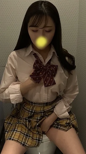 デパートのトイレでこっそりオナニーしちゃうJK226　スレンダー美巨乳の美人JKがガクガク痙攣イキ