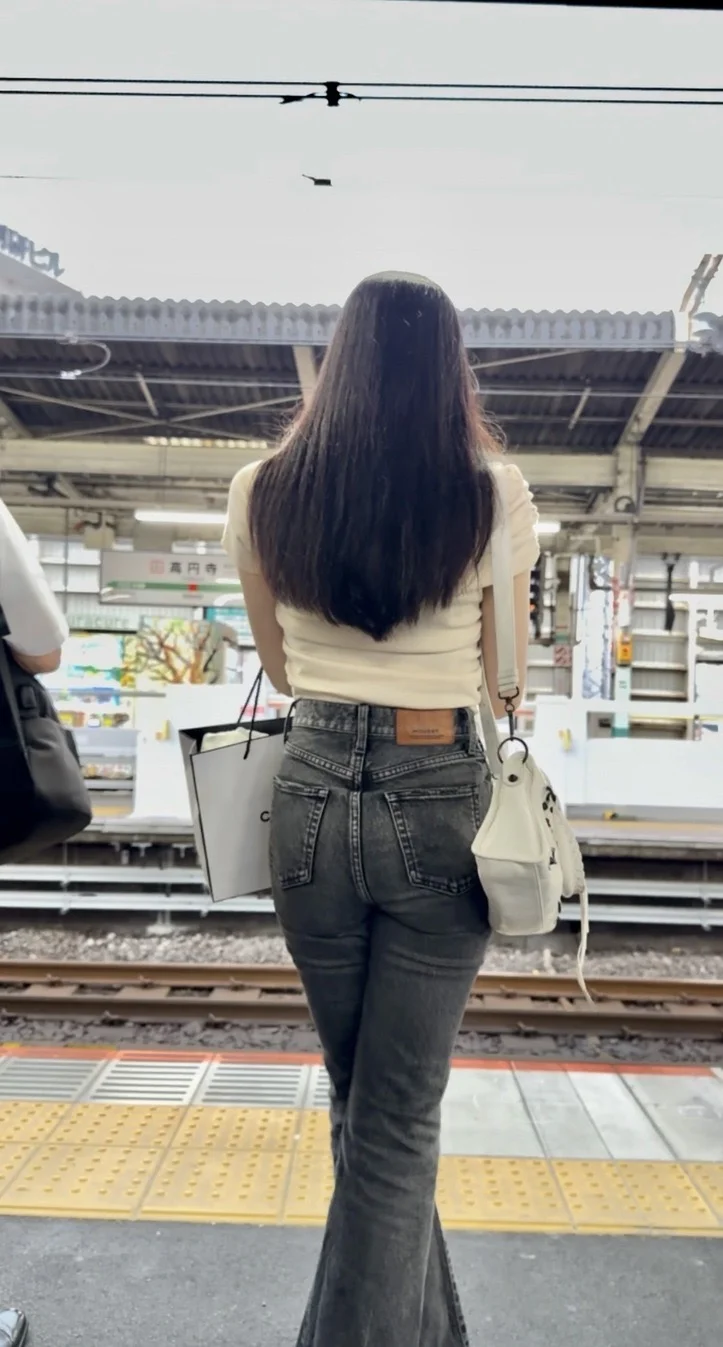 デニム女子コレクションVol.211 美尻美脚のスレンダ美デニムお姉さん３選！