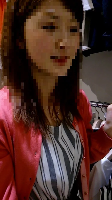 色白美人なお姉さま（童顔）！黒水着にパンストがエロい！！床から失礼します☆-1