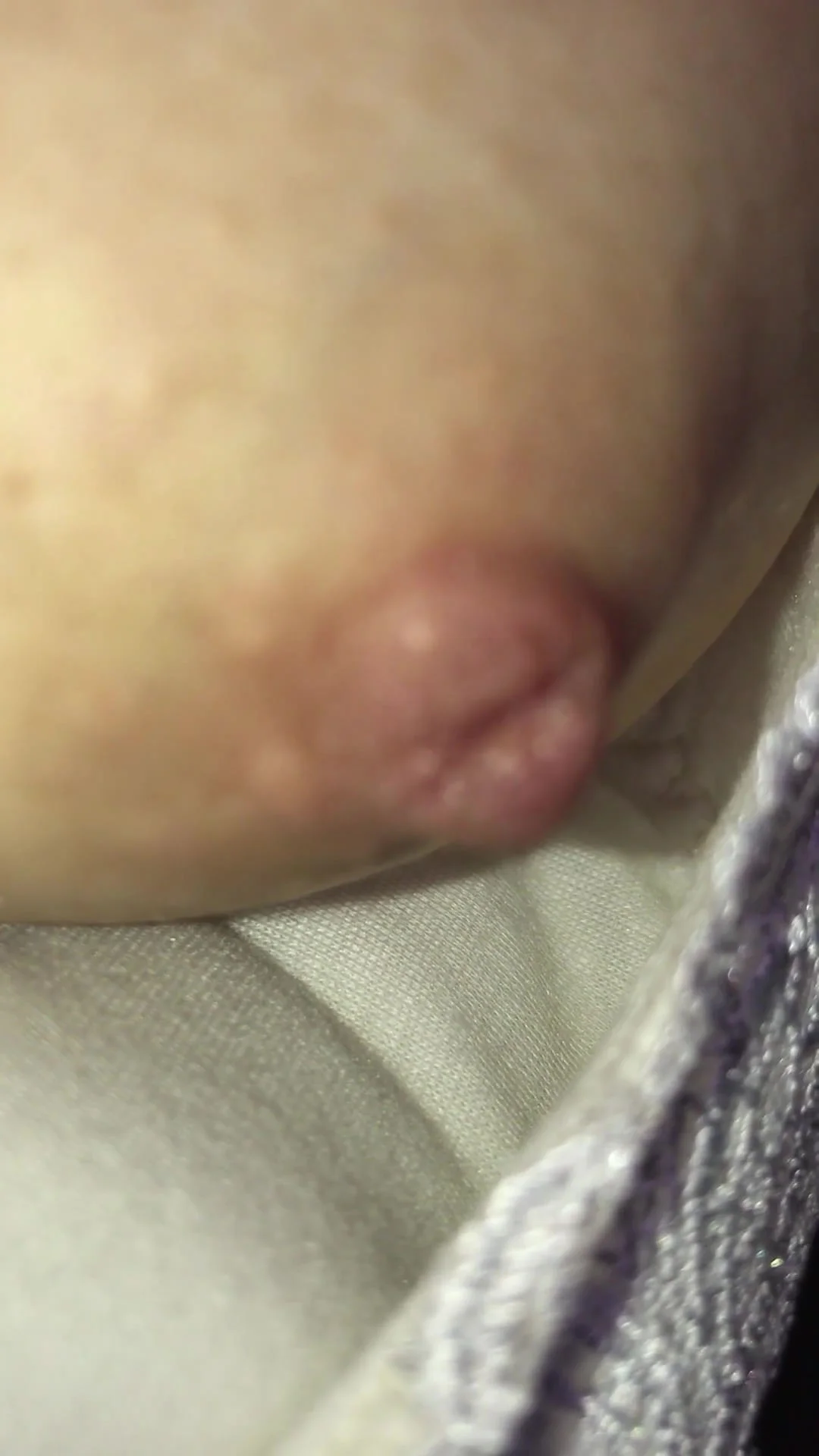 【縦動画】グリグリおめめが可愛いメイドのコスに隠されていた美乳 ラブ③ KITR00136-2