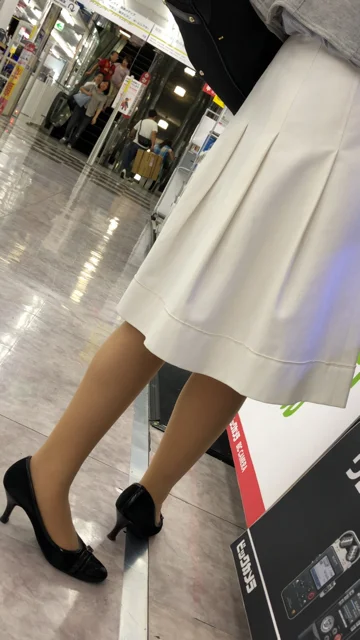 【激安セール中】超清楚系お姉さんの美脚-3