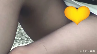 もっこり具合がたまらないミニスカギャルのしゃがみの粘着ハイビジョン02-1